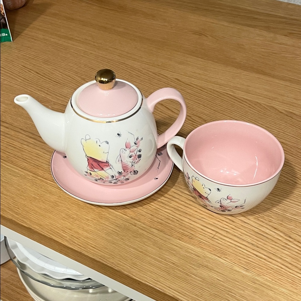 Winnie the Pooh tea pot set